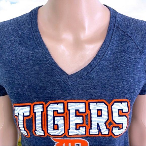 Team Athletics Detroit Tigers Heathered Navy V-Neck Tee - Picture 7 of 13